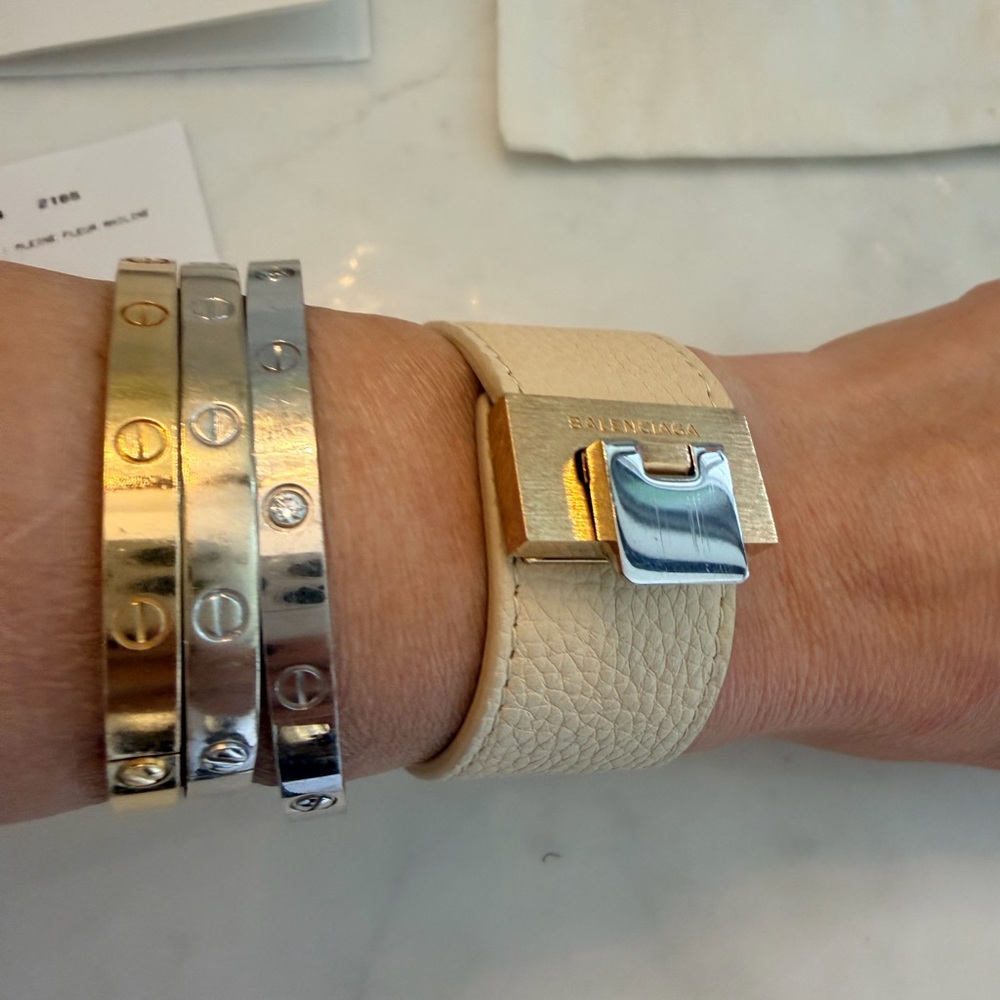 HOT! Balenciaga Silver Lock Cream Leather Bracelet with Gold-Tone Plaque - Picture 2 of 6
